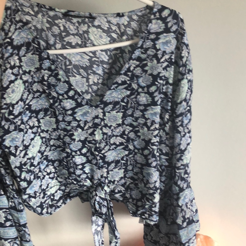 BELL SLEEVE TOP